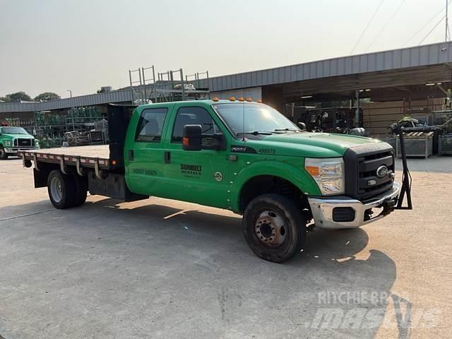 Ford F-550 شاحنات مسطحة/مفصلية الجوانب