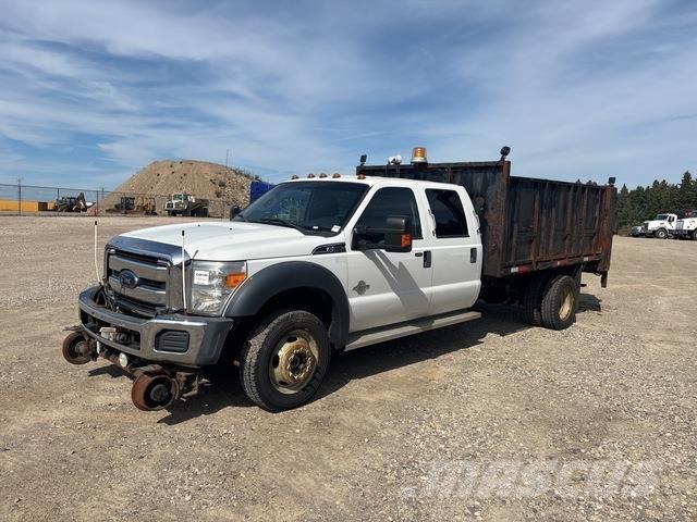 Ford F-550 شاحنات مسطحة/مفصلية الجوانب