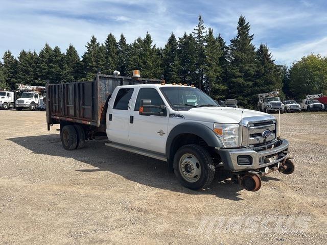 Ford F-550 شاحنات مسطحة/مفصلية الجوانب