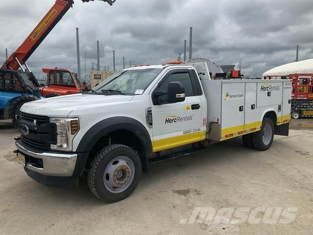 Ford F-550 شاحنات ذات صهاريج