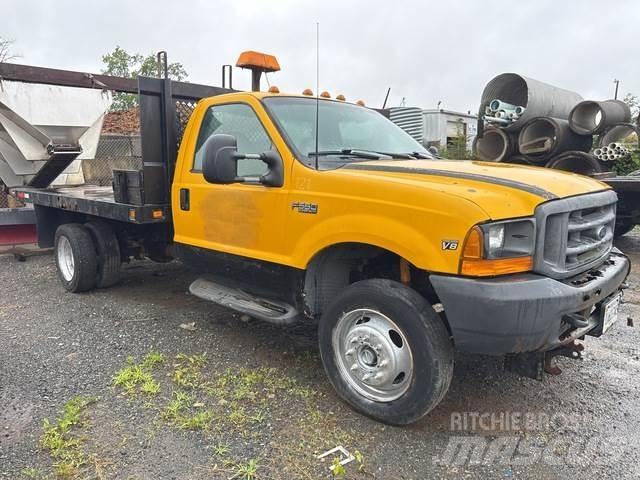 Ford F-550 شاحنات مسطحة/مفصلية الجوانب
