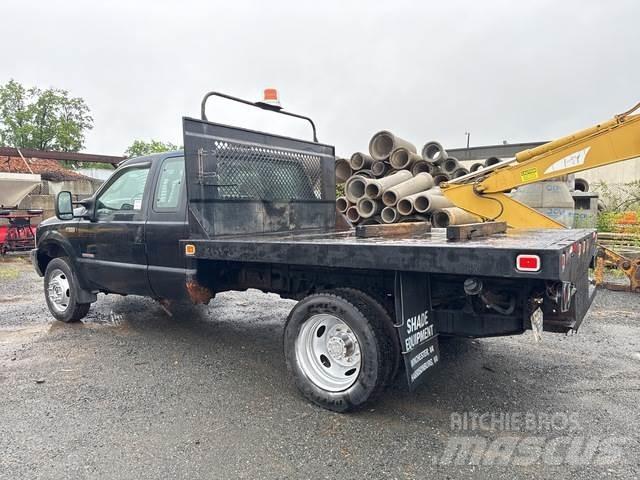 Ford F-550 شاحنات مسطحة/مفصلية الجوانب