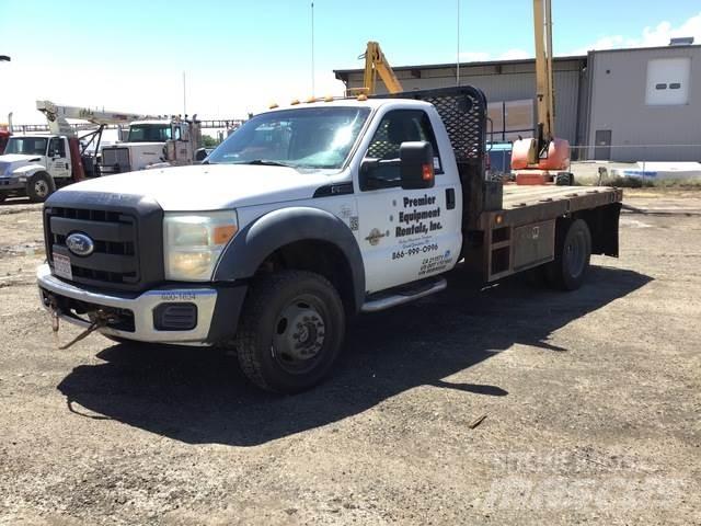 Ford F-550 شاحنات مسطحة/مفصلية الجوانب