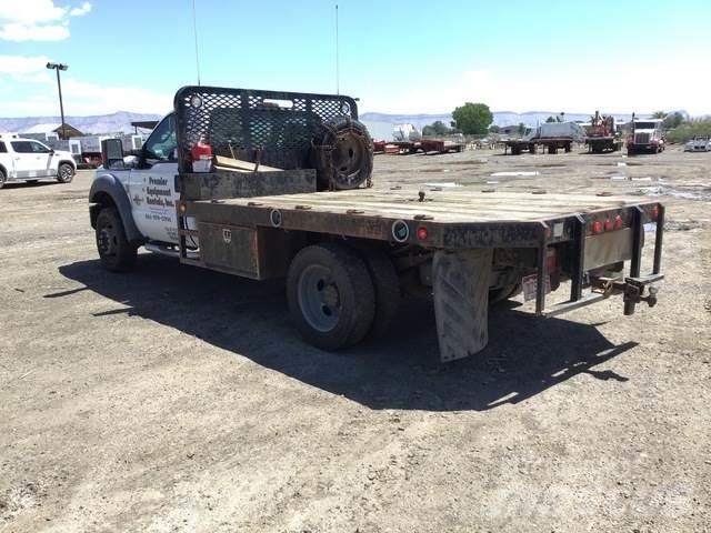 Ford F-550 شاحنات مسطحة/مفصلية الجوانب
