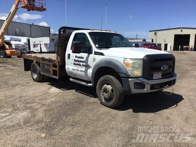 Ford F-550 شاحنات مسطحة/مفصلية الجوانب