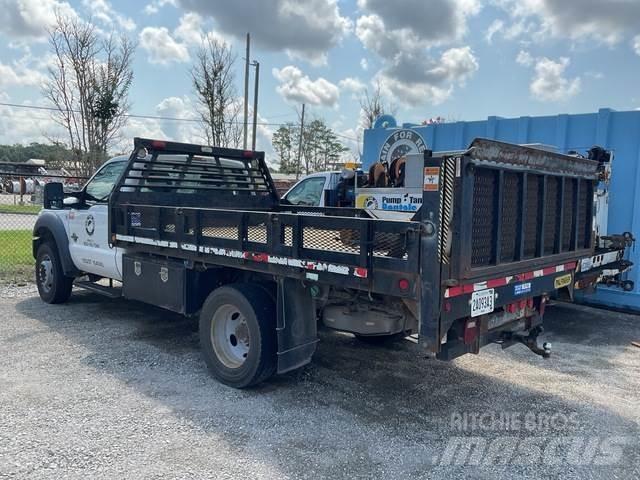 Ford F-550 شاحنات مسطحة/مفصلية الجوانب
