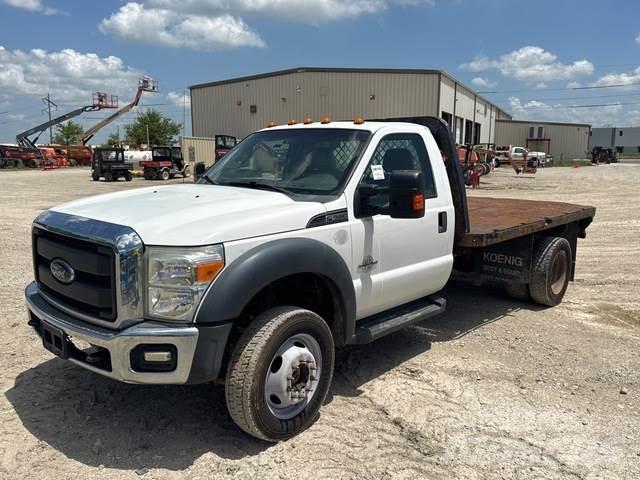 Ford F-550 شاحنات مسطحة/مفصلية الجوانب