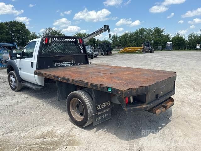 Ford F-550 شاحنات مسطحة/مفصلية الجوانب