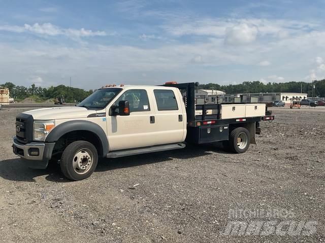 Ford F-550 شاحنات مسطحة/مفصلية الجوانب