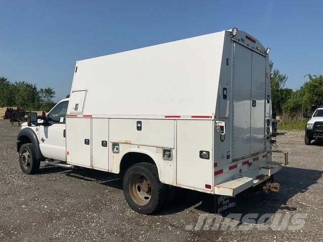 Ford F-550 شاحنات خفيفة/مفصلية الجوانب