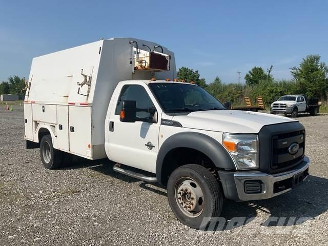 Ford F-550 شاحنات خفيفة/مفصلية الجوانب