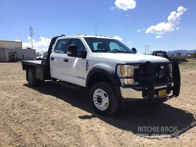 Ford F-550 شاحنات مسطحة/مفصلية الجوانب