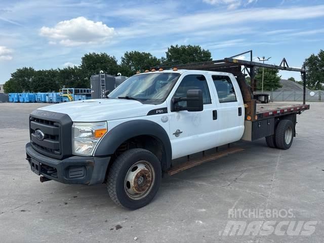 Ford F-550 شاحنات مسطحة/مفصلية الجوانب