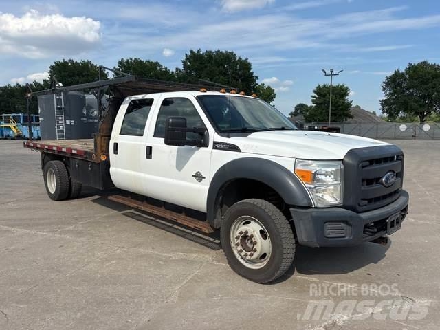 Ford F-550 شاحنات مسطحة/مفصلية الجوانب