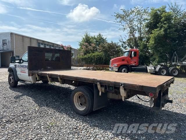 Ford F-550 شاحنات مسطحة/مفصلية الجوانب