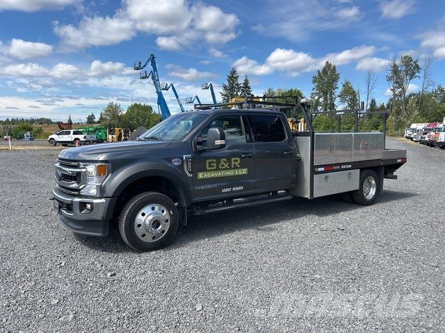 Ford F-550 شاحنات مسطحة/مفصلية الجوانب