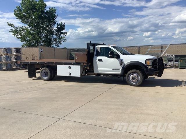 Ford F-550 شاحنات مسطحة/مفصلية الجوانب