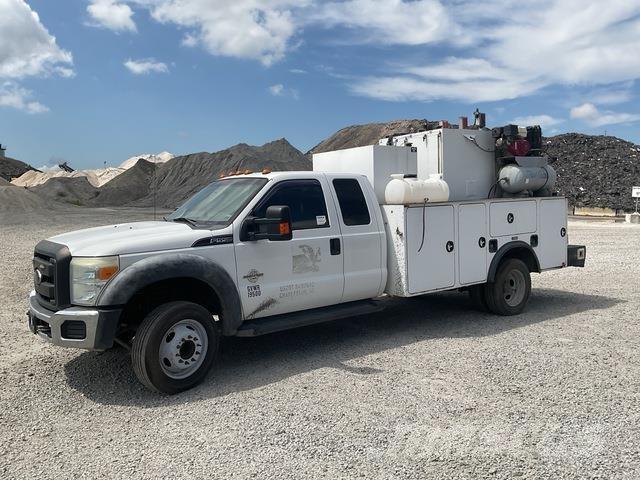 Ford F-550 شاحنات ذات صهاريج