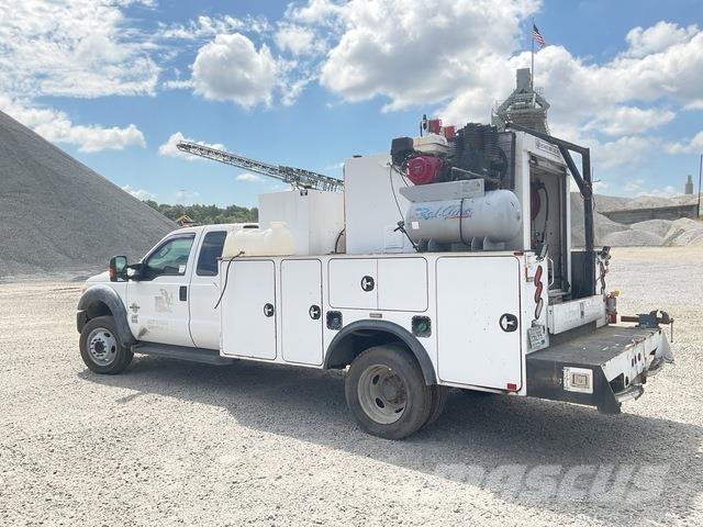 Ford F-550 شاحنات ذات صهاريج