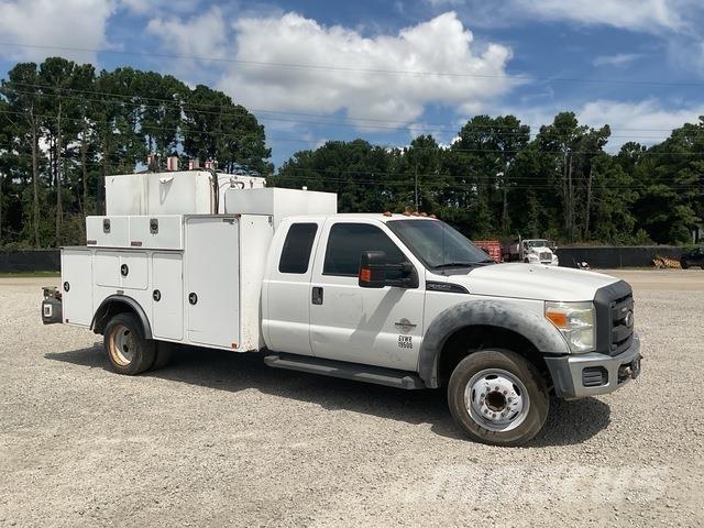 Ford F-550 شاحنات ذات صهاريج