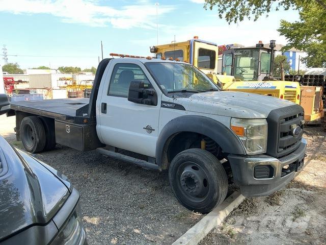 Ford F-550 شاحنات مسطحة/مفصلية الجوانب