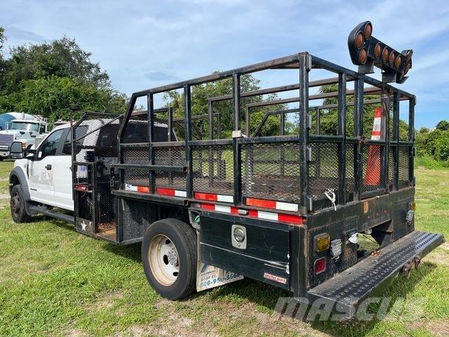 Ford F-550 شاحنات خفيفة/مفصلية الجوانب