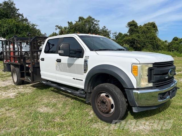 Ford F-550 شاحنات خفيفة/مفصلية الجوانب