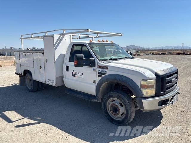 Ford F-550 شاحنات خفيفة/مفصلية الجوانب