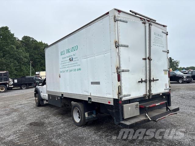 Ford F-550 شاحنات ذات هيكل صندوقي