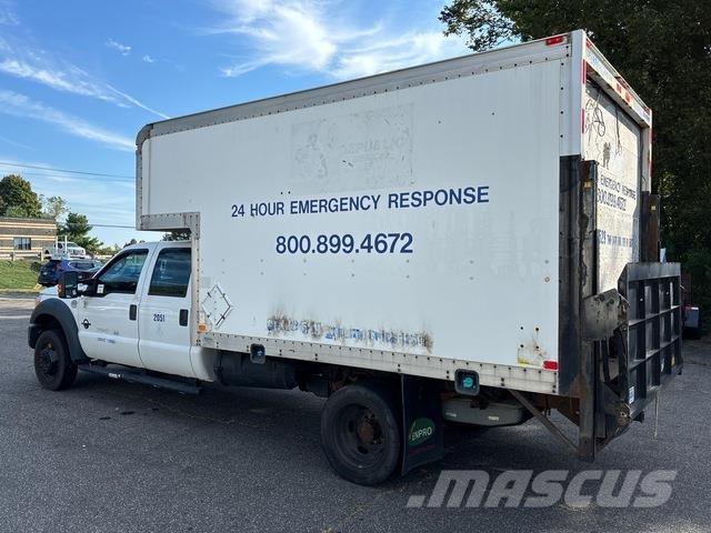Ford F-550 شاحنات ذات هيكل صندوقي