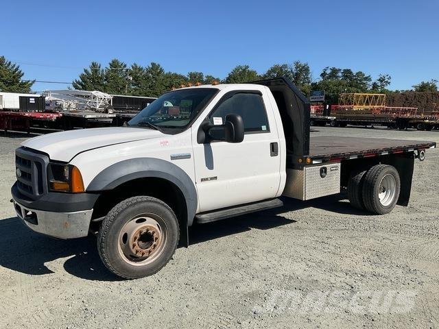 Ford F-550 شاحنات مسطحة/مفصلية الجوانب