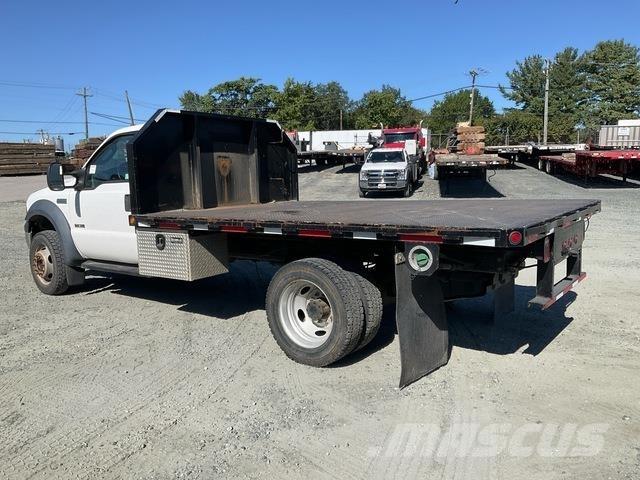 Ford F-550 شاحنات مسطحة/مفصلية الجوانب