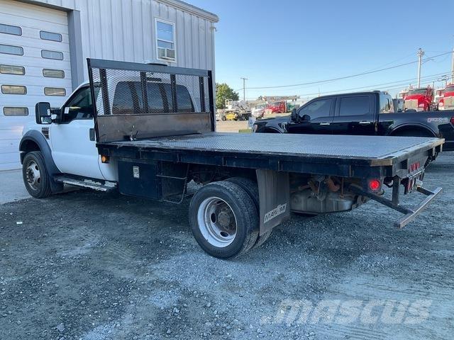 Ford F-550 شاحنات مسطحة/مفصلية الجوانب