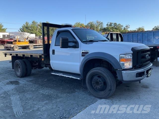 Ford F-550 شاحنات مسطحة/مفصلية الجوانب