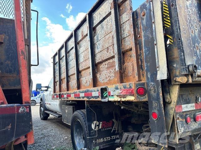 Ford F-550 شاحنات مسطحة/مفصلية الجوانب