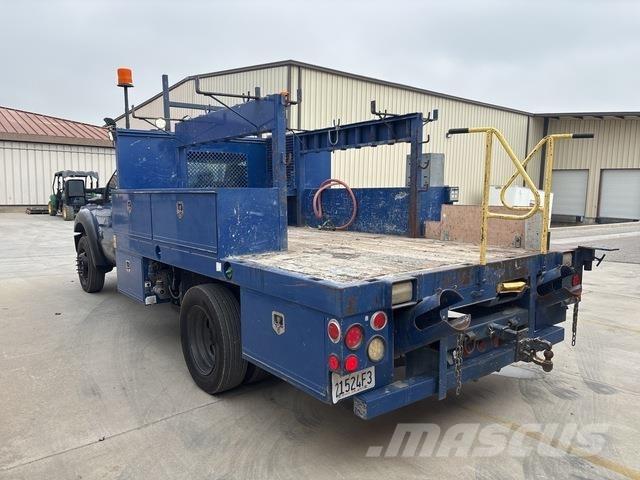 Ford F-550 شاحنات خفيفة/مفصلية الجوانب