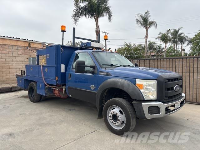 Ford F-550 شاحنات خفيفة/مفصلية الجوانب