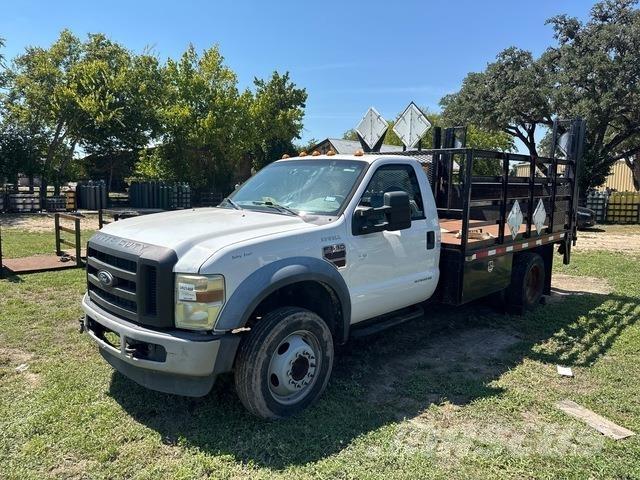 Ford F-550 شاحنات مسطحة/مفصلية الجوانب
