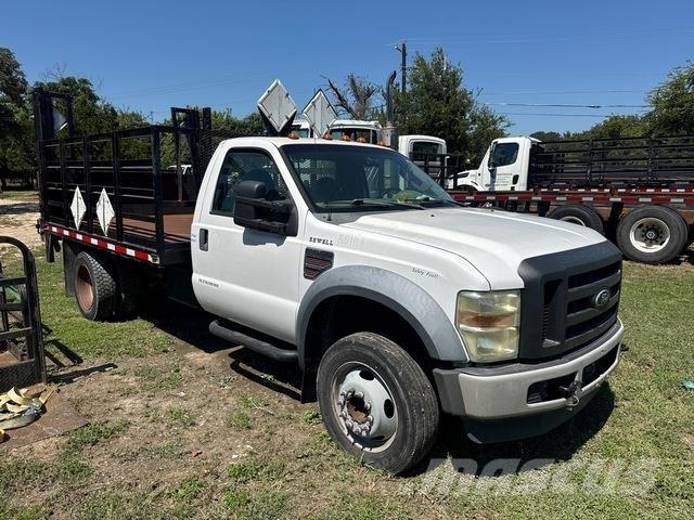 Ford F-550 شاحنات مسطحة/مفصلية الجوانب