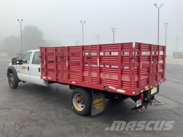 Ford F-550 شاحنات مسطحة/مفصلية الجوانب