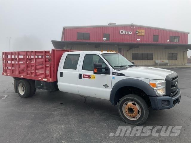 Ford F-550 شاحنات مسطحة/مفصلية الجوانب