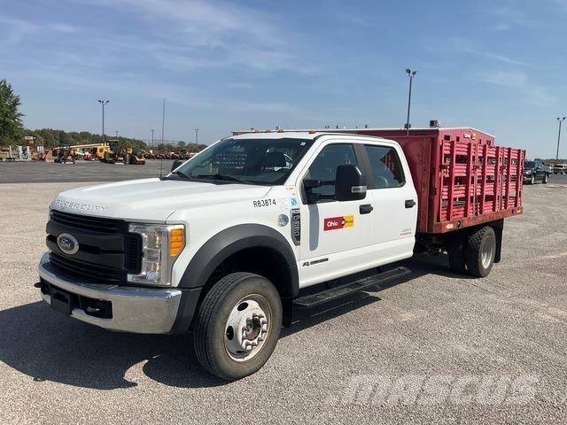 Ford F-550 شاحنات مسطحة/مفصلية الجوانب