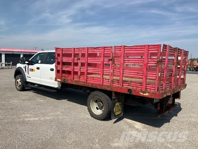 Ford F-550 شاحنات مسطحة/مفصلية الجوانب