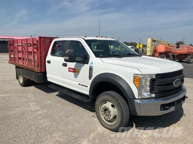 Ford F-550 شاحنات مسطحة/مفصلية الجوانب
