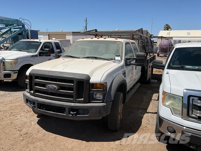 Ford F-550 شاحنات مسطحة/مفصلية الجوانب