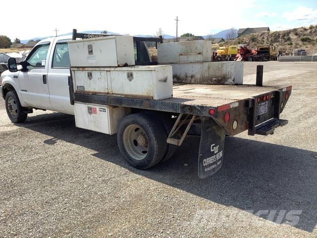 Ford F-550 شاحنات مسطحة/مفصلية الجوانب