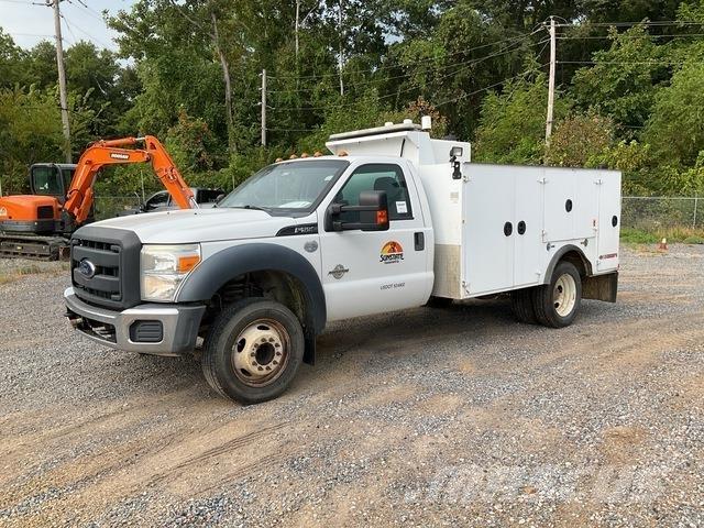 Ford F-550 شاحنات ذات صهاريج