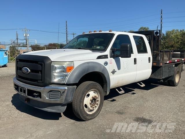 Ford F-550 شاحنات مسطحة/مفصلية الجوانب