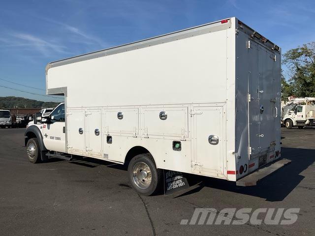 Ford F-550 شاحنات ذات صهاريج