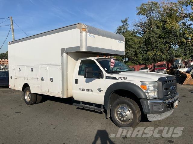 Ford F-550 شاحنات ذات صهاريج